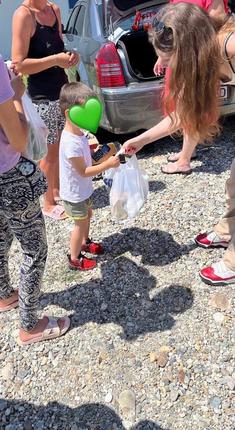 Distribuire de ajutoare pentru familii